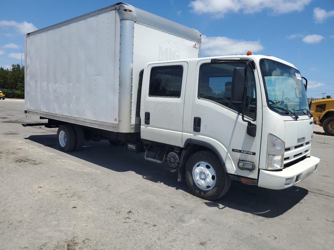 Lot #2526265808 2014 ISUZU NPR