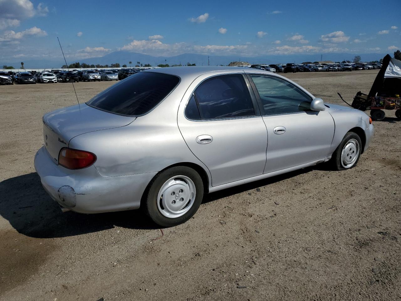 KMHJF34M7WU702671 1998 Hyundai Elantra Gls