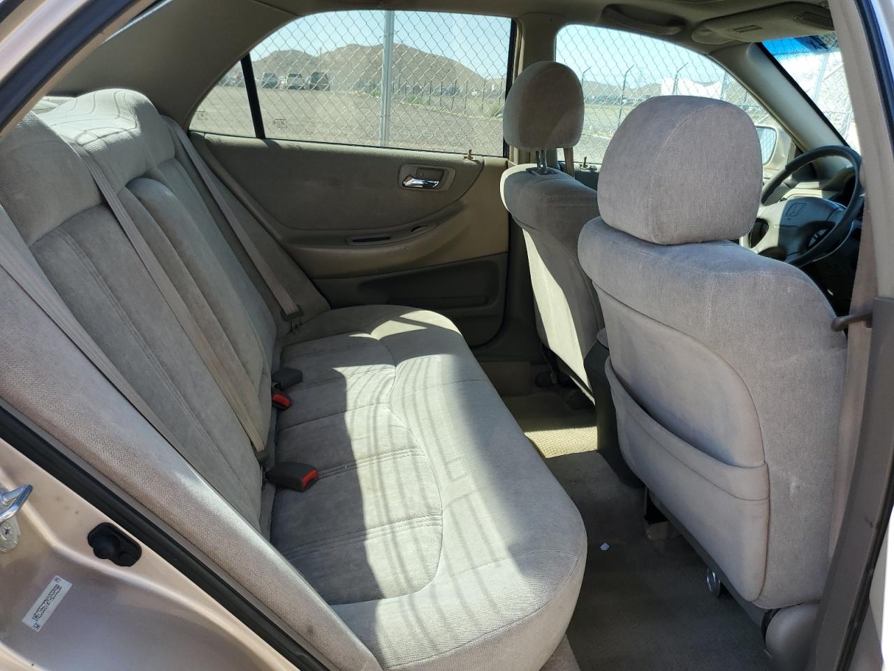 1HGCG6672YA098598 2000 Honda Accord Ex