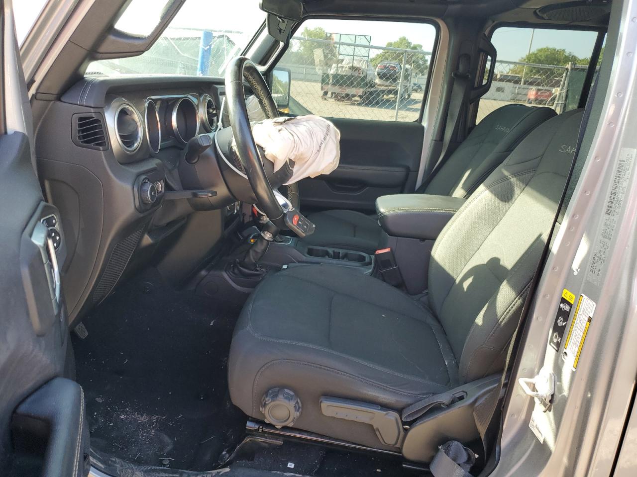 1C4HJXEN6LW214196 2020 Jeep Wrangler Unlimited Sahara