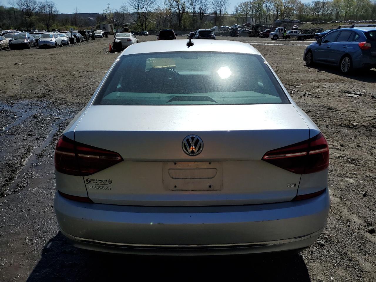 1VWLA7A32KC011690 2019 Volkswagen Passat Wolfsburg