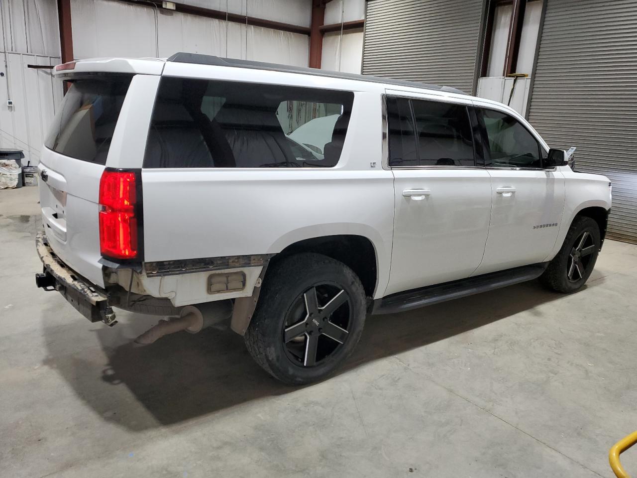 1GNSKHKC8HR255857 2017 Chevrolet Suburban K1500 Lt