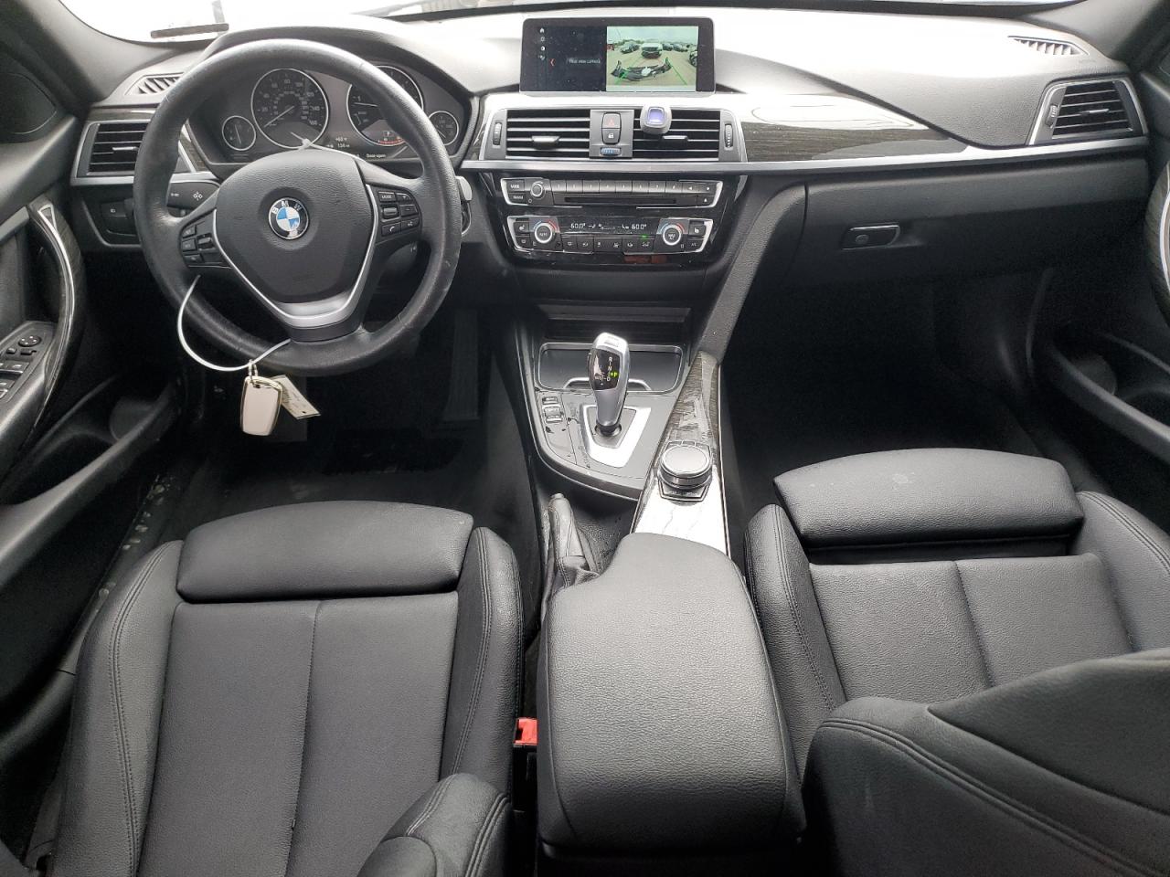 WBA8E5G52JNV02898 2018 BMW 320 Xi