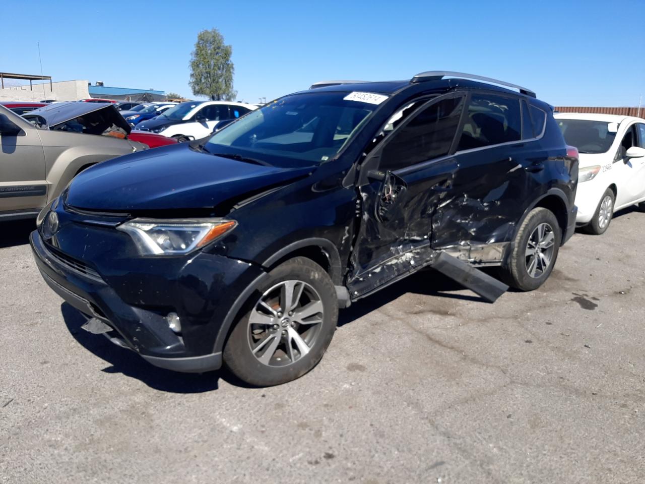 2T3WFREV6HW350435 2017 Toyota Rav4 Xle