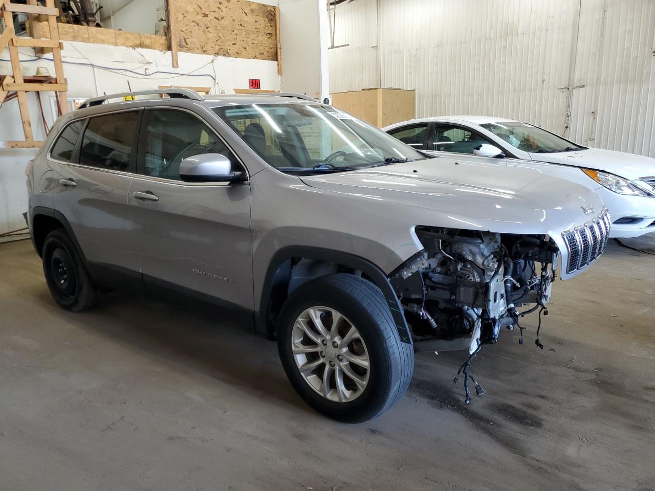 2019 Jeep Cherokee Latitude vin: 1C4PJMCBXKD282868