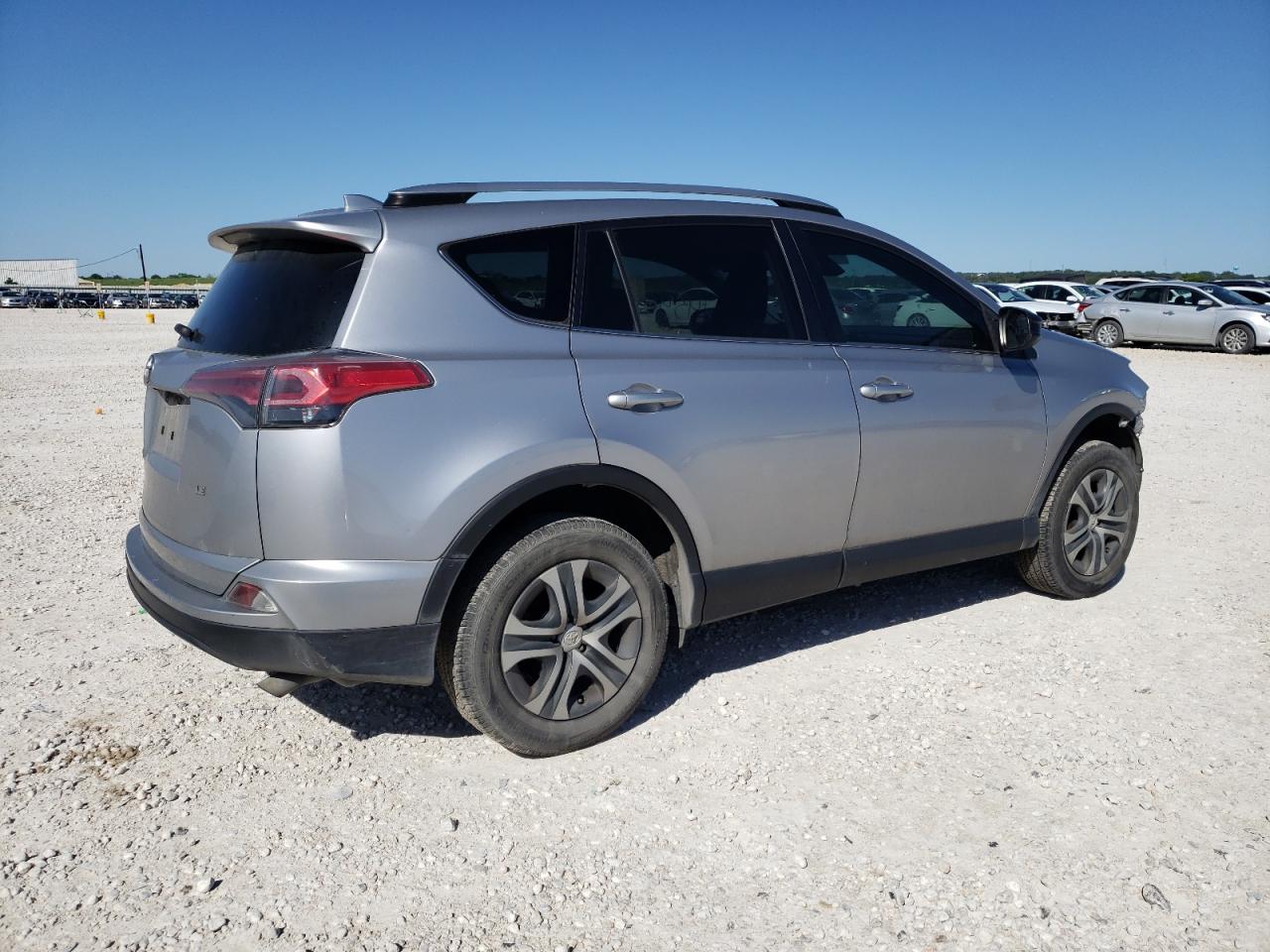 2018 Toyota Rav4 Le vin: JTMZFREV6JD126260