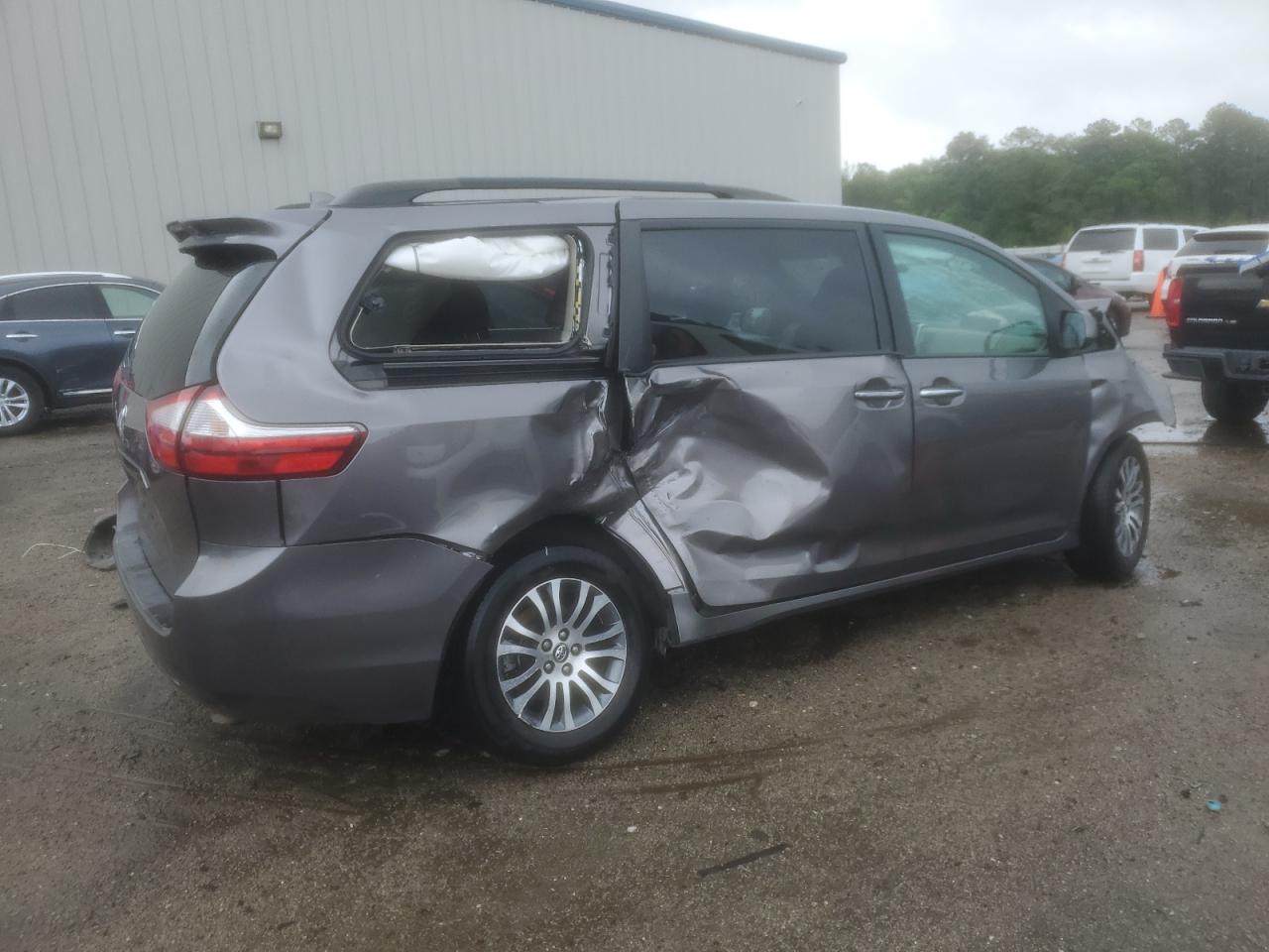 5TDYZ3DC1JS965673 2018 Toyota Sienna Xle