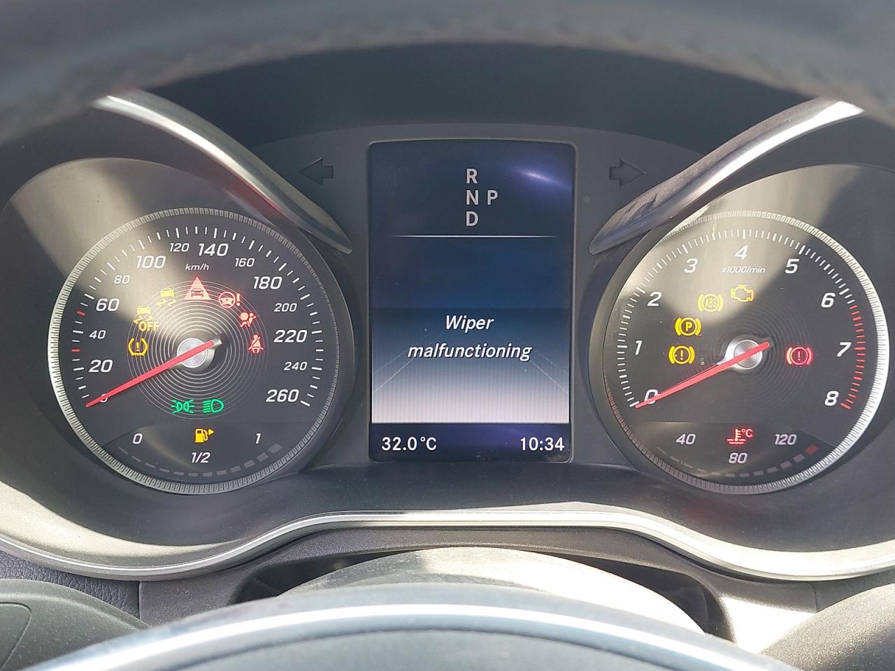 WDDWF4CB3FR061138 Auction: COPART UAE Lot: 52177814 Location: DUBAI INDUSTRIAL CITY - DUBAI WDDWF4CB3FR061138 MERCEDES BENZ C200 2015 BLACK Photo 15