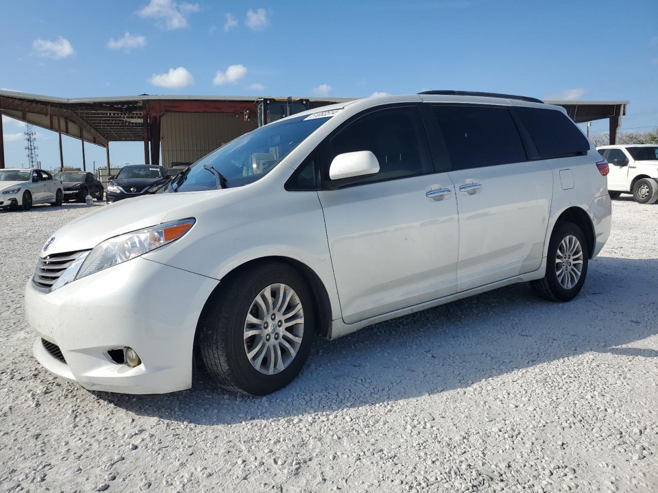 5TDYZ3DC6HS809560 2017 Toyota Sienna Xle