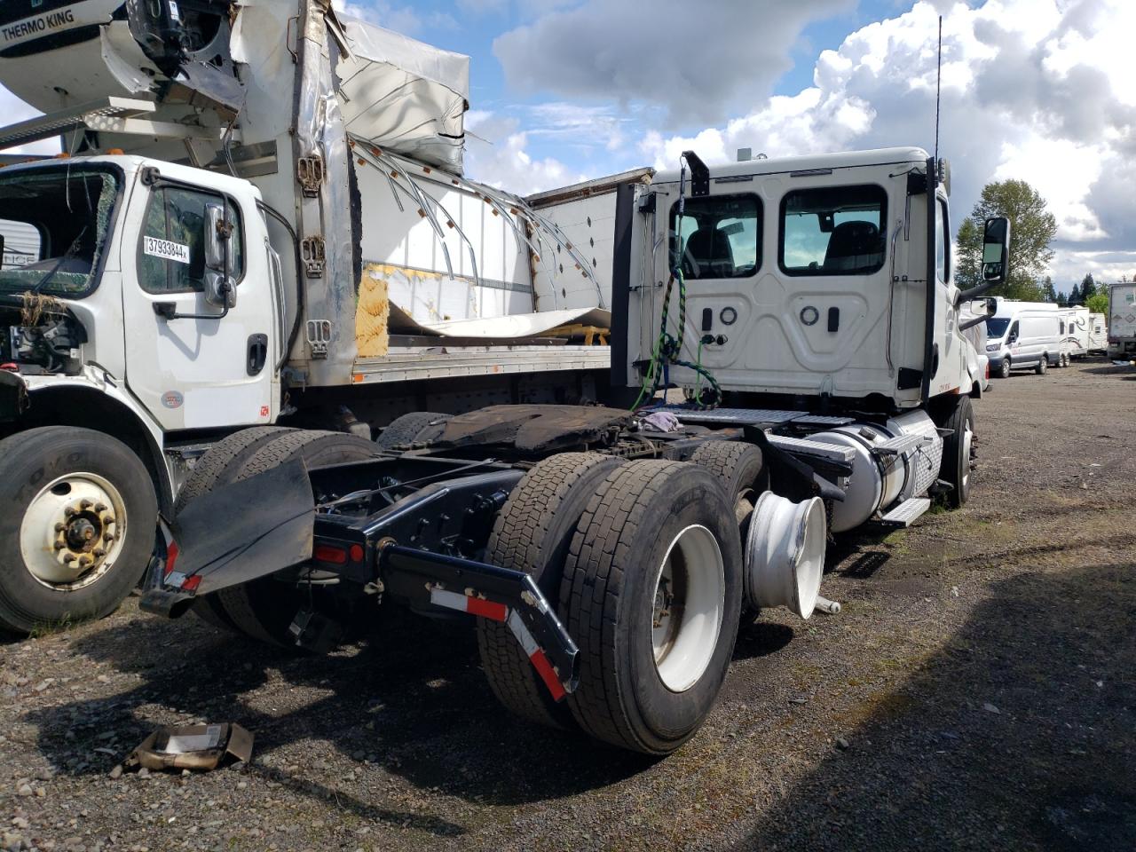 Lot #2990671680 2020 FREIGHTLINER CASCADIA 1