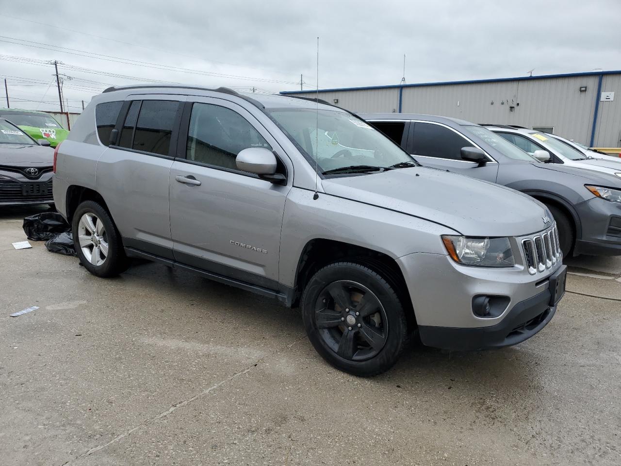 1C4NJCEB2GD599890 2016 Jeep Compass Latitude