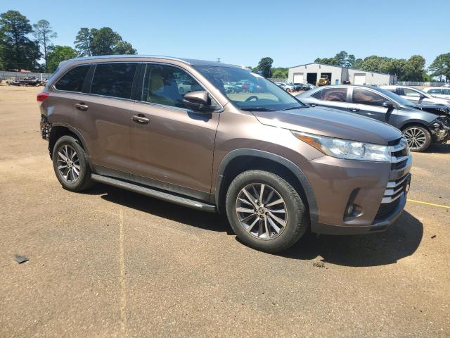 VIN 5TDKZRFH6KS331410 2019 Toyota Highlander, SE no.4