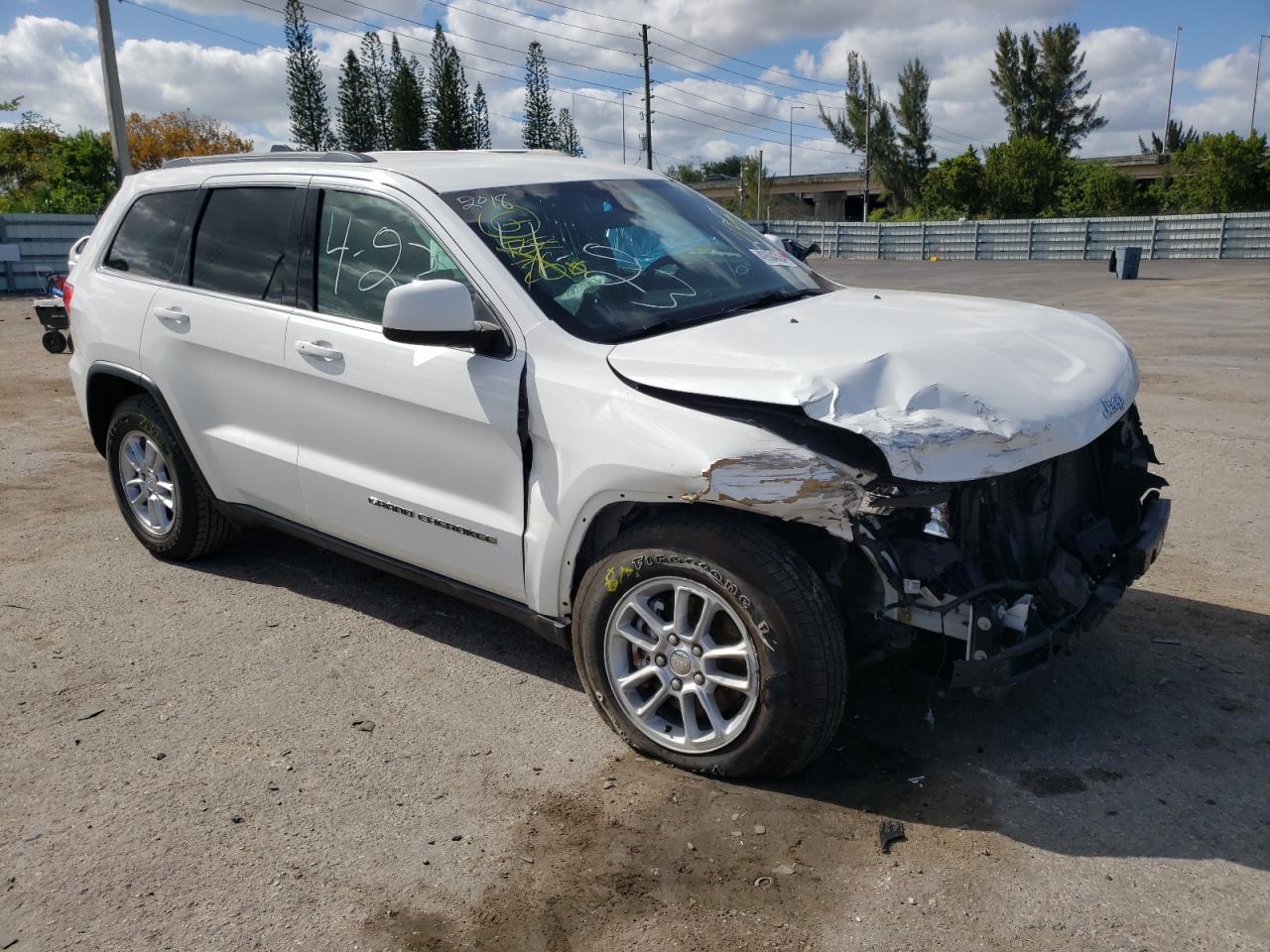 1C4RJFAG7JC106092 2018 Jeep Grand Cherokee Laredo