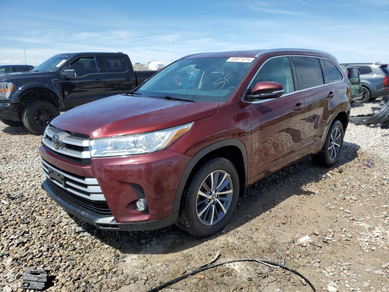 5TDJZRFH9JS492859 2018 Toyota Highlander Se