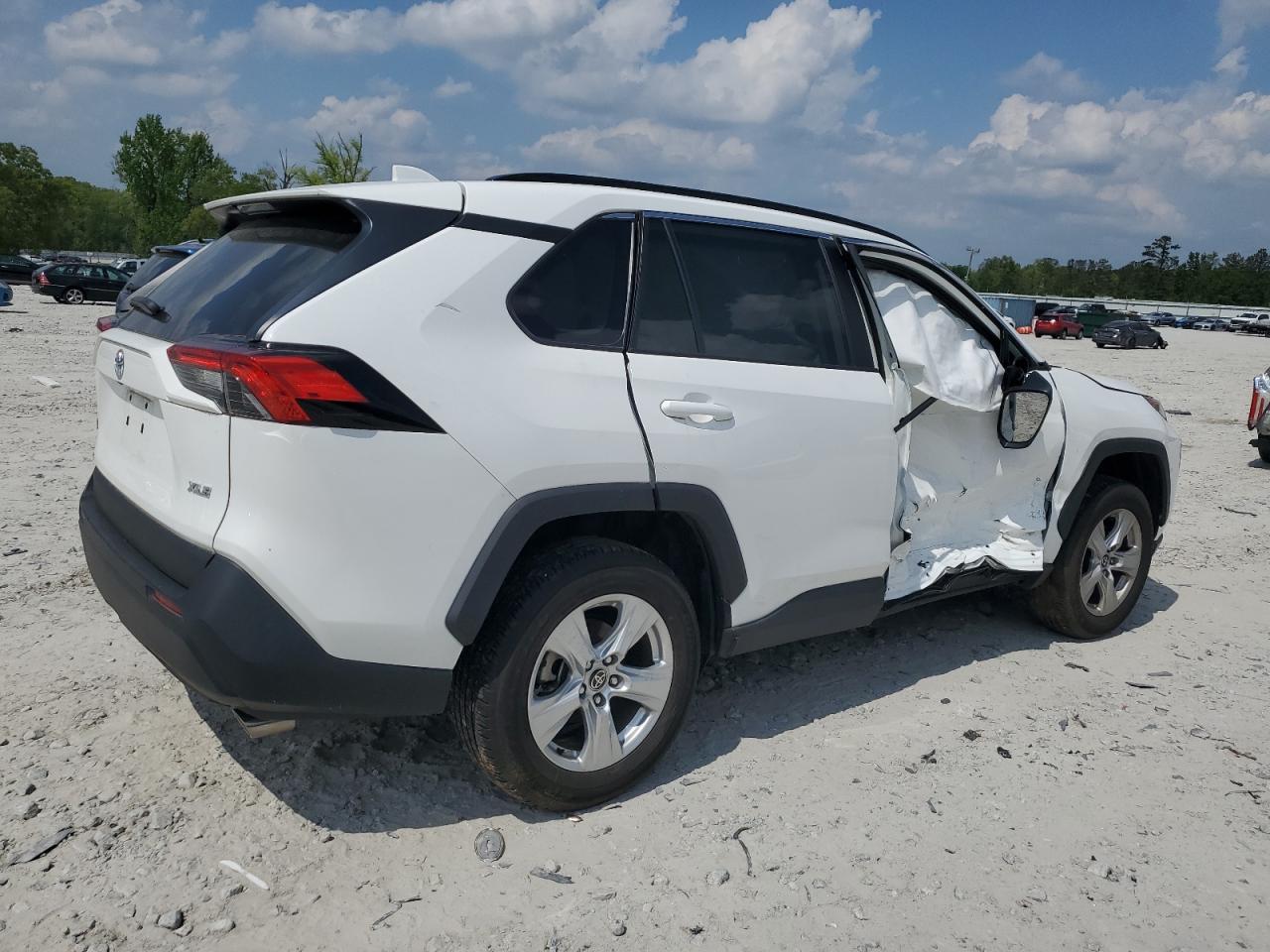 2T3W1RFV8MC161584 2021 Toyota Rav4 Xle