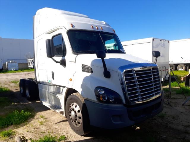 Lot #2443109120 2016 FREIGHTLINER CASCADIA 1 salvage car