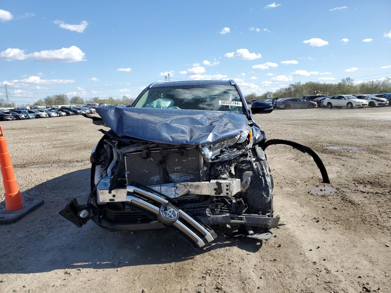 5TDJZRFH1KS723299 2019 Toyota Highlander Se