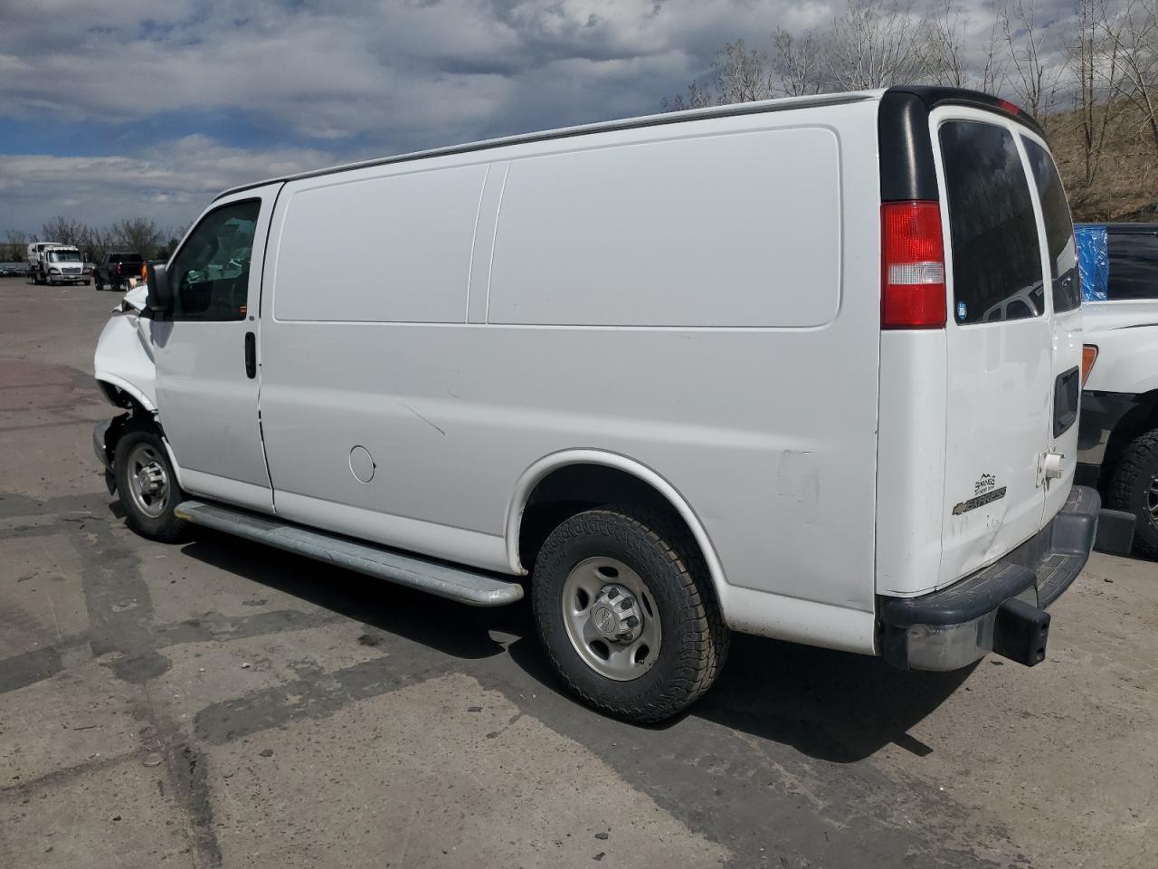 1GCWGAFG2J1906906 2018 Chevrolet Express G2500