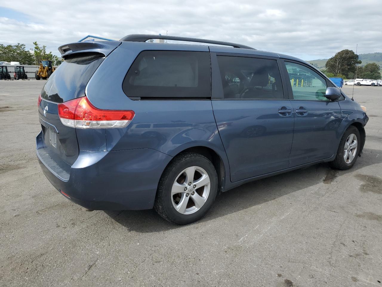 2014 Toyota Sienna Le vin: 5TDKK3DC2ES424065