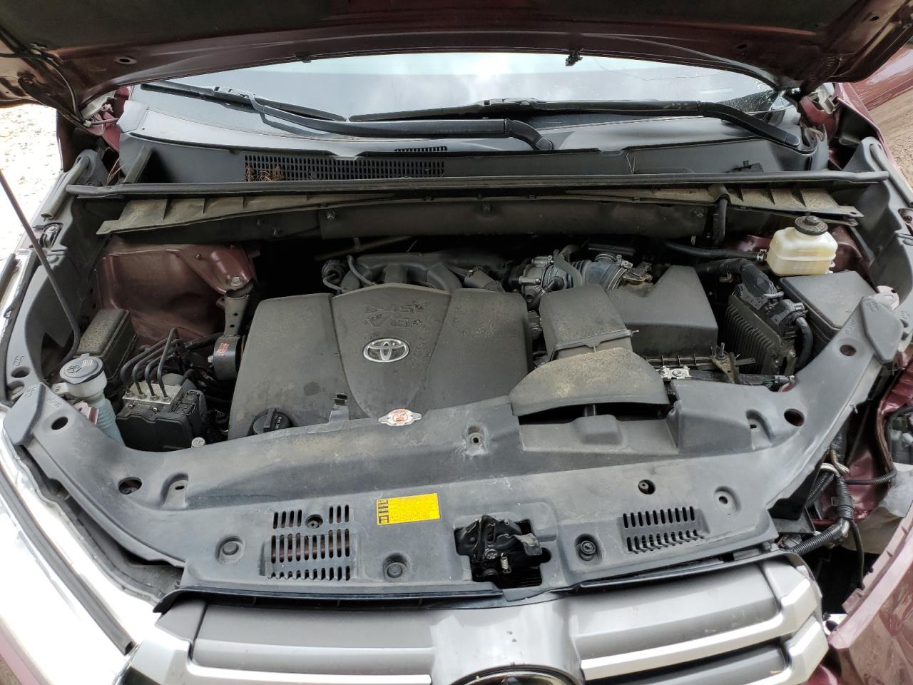 5TDKZRFHXJS270710 2018 Toyota Highlander Se