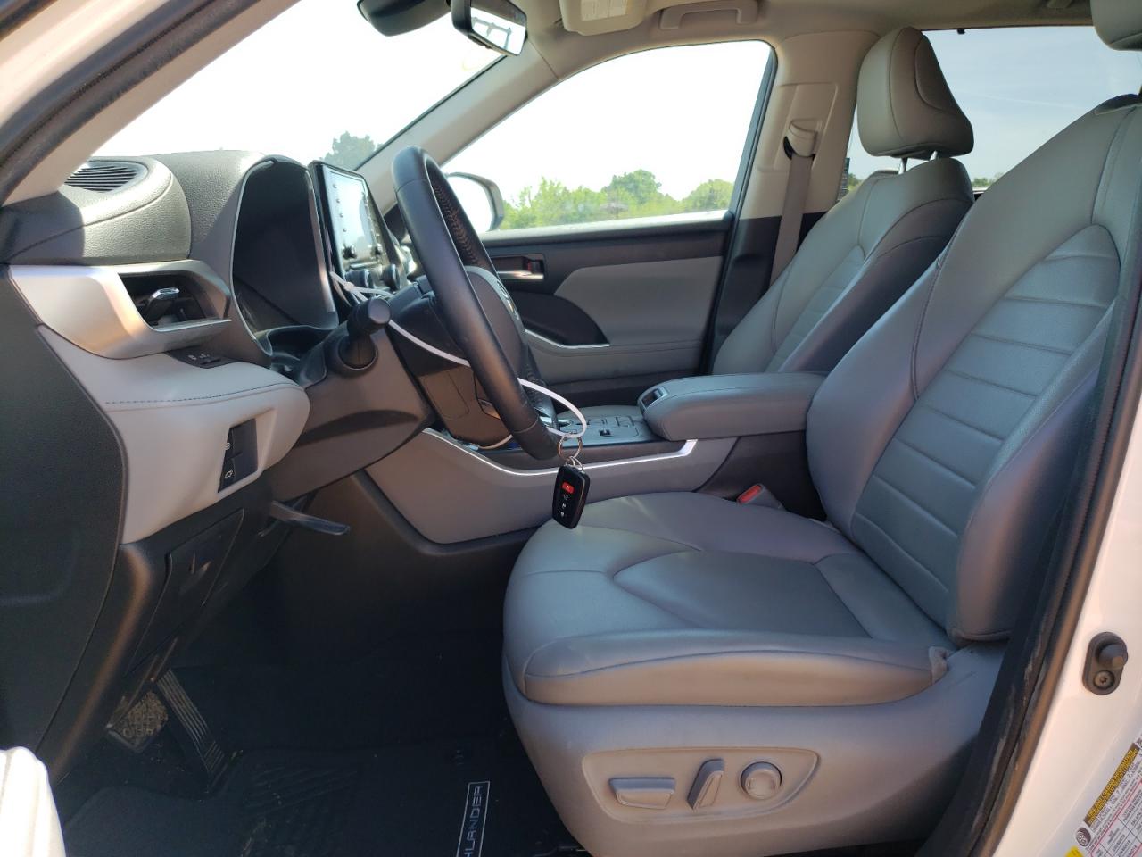 5TDGZRAH5MS041918 2021 Toyota Highlander Xle