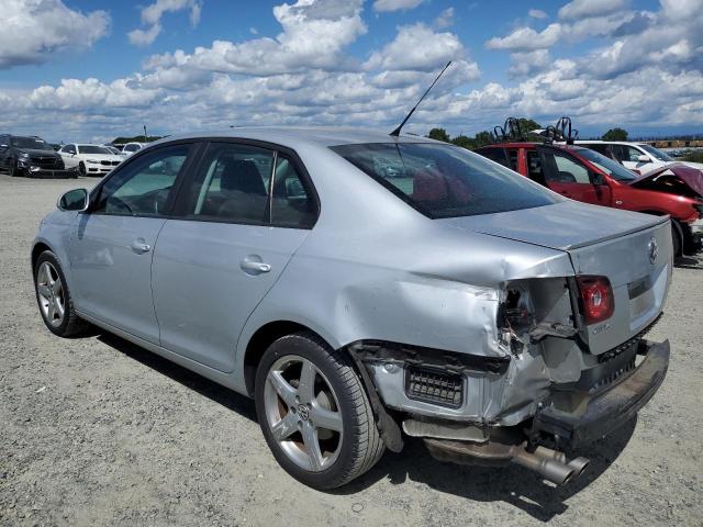 2010 Volkswagen Jetta - Image 2
