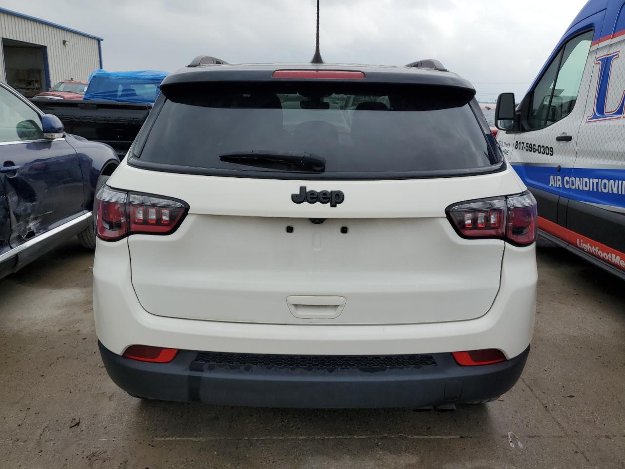 3C4NJCBB2JT304955 2018 Jeep Compass Latitude