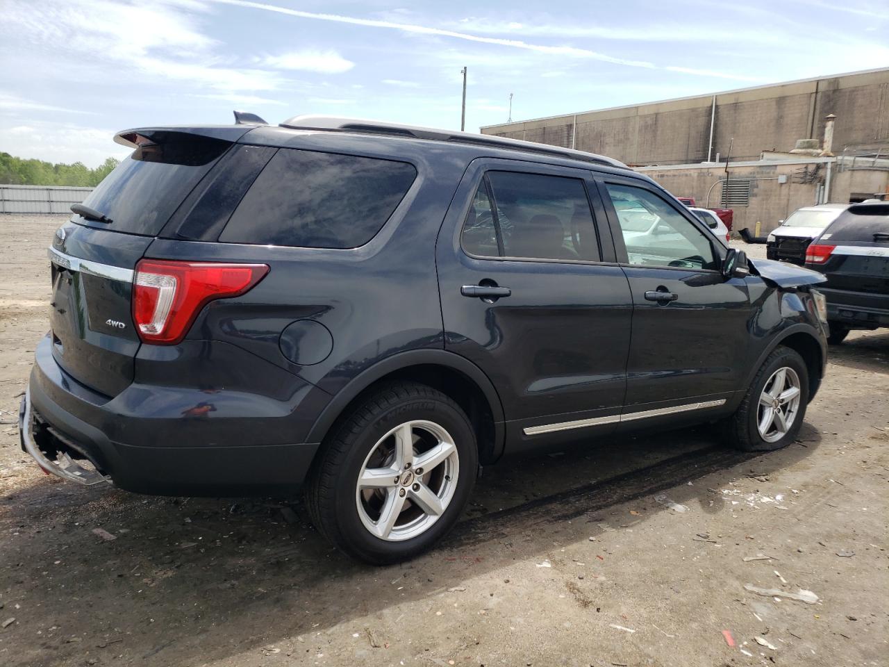 1FM5K8D82HGA52761 2017 Ford Explorer Xlt