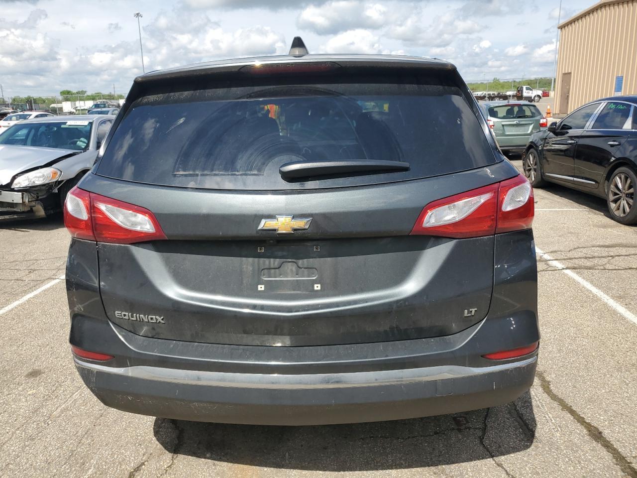 3GNAXJEV0JS576022 2018 Chevrolet Equinox Lt