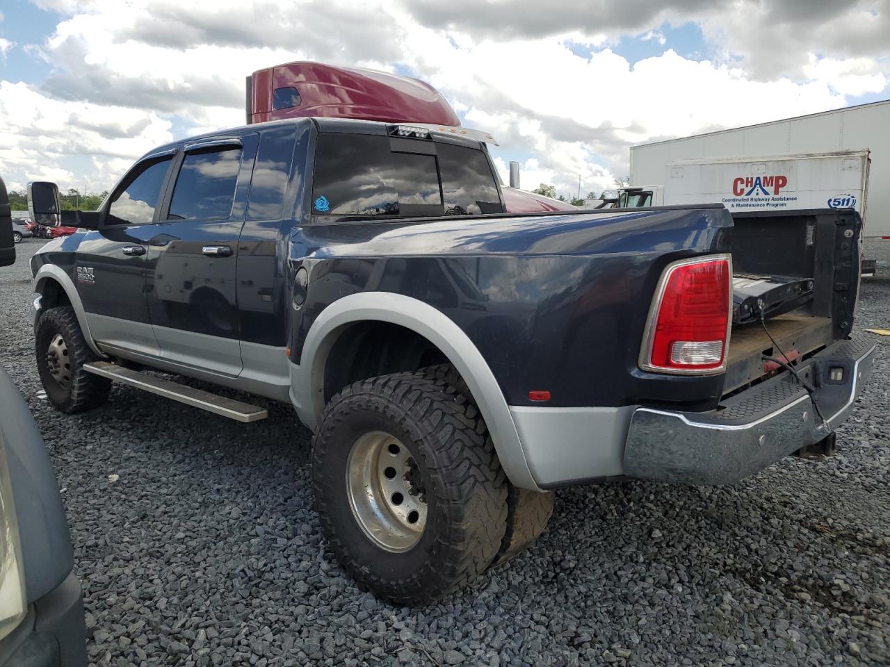 3C63RRML4JG310961 2018 Ram 3500 Laramie