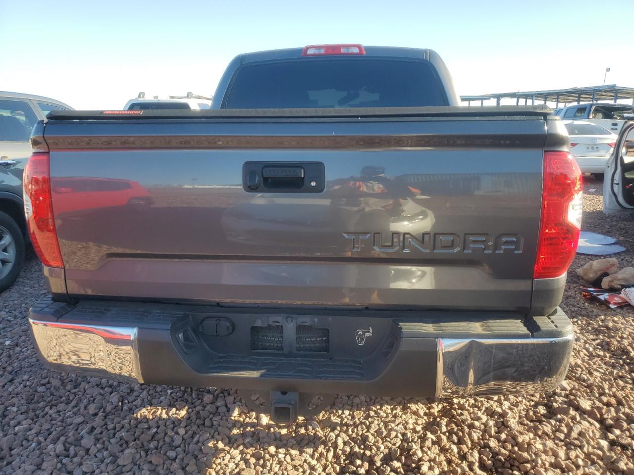 5TFDW5F10HX604762 2017 Toyota Tundra Crewmax Sr5