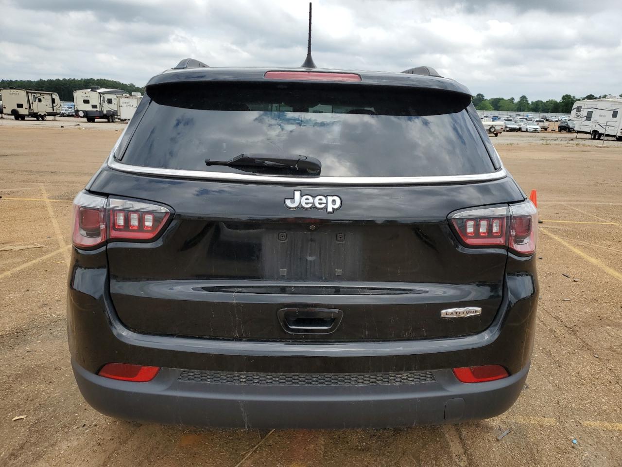 3C4NJCBB3JT488920 2018 Jeep Compass Latitude