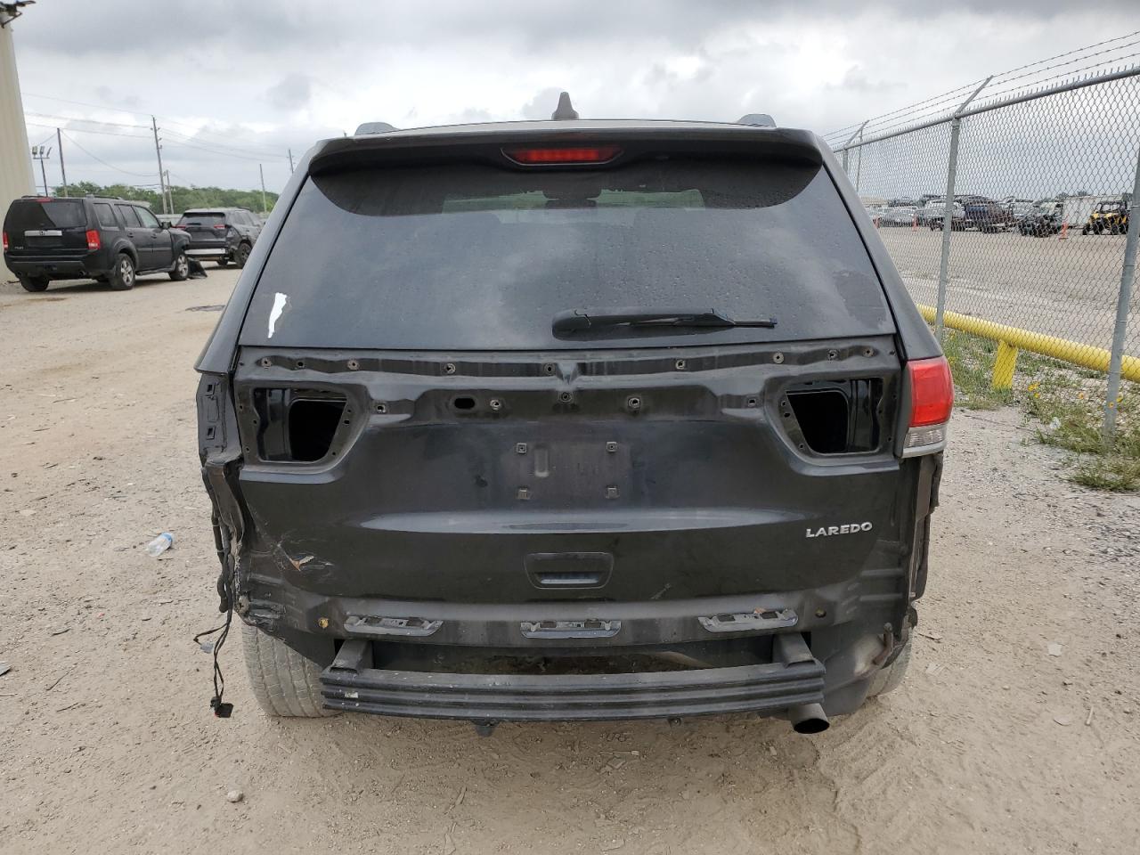 1C4RJEAG0EC424135 2014 Jeep Grand Cherokee Laredo