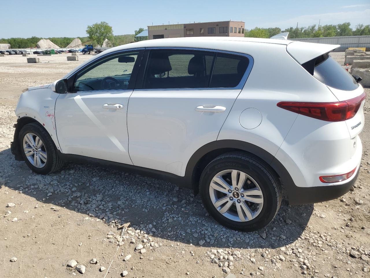 KNDPMCAC4J7329483 2018 Kia Sportage Lx