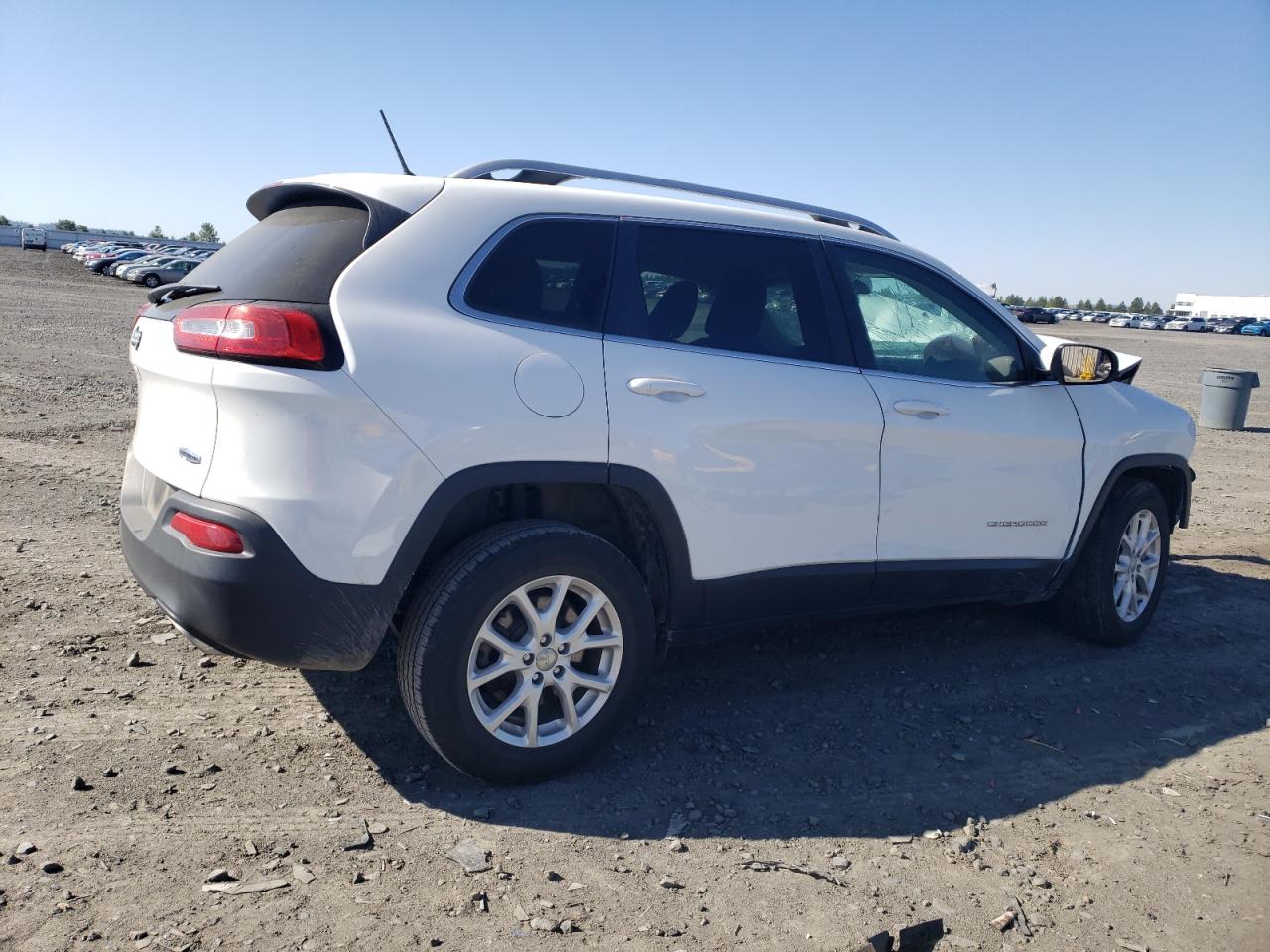 2018 Jeep Cherokee Latitude vin: 1C4PJMCX9JD546589