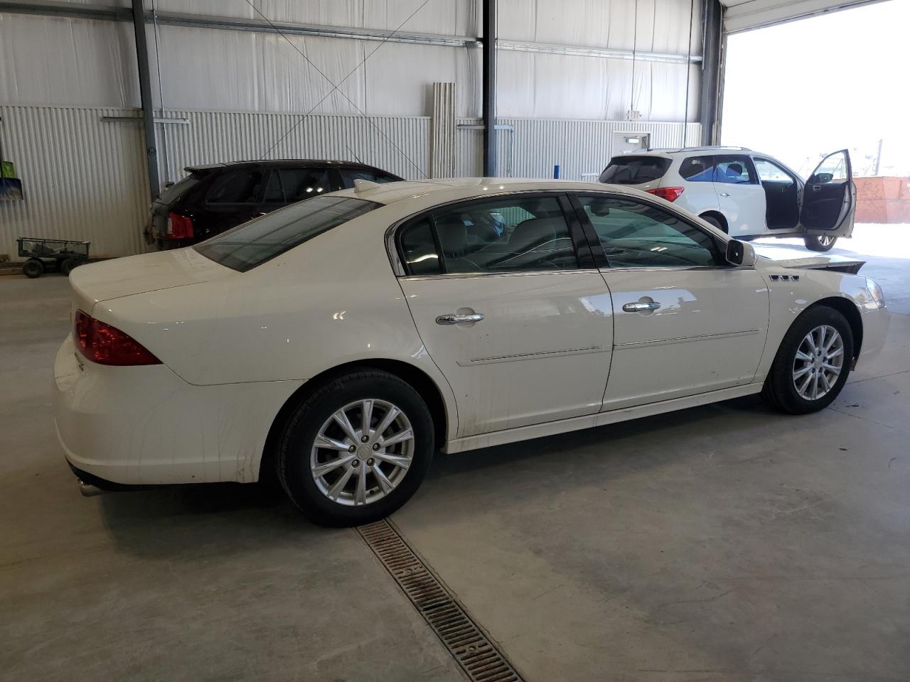 1G4HC5EM8BU130621 2011 Buick Lucerne Cxl