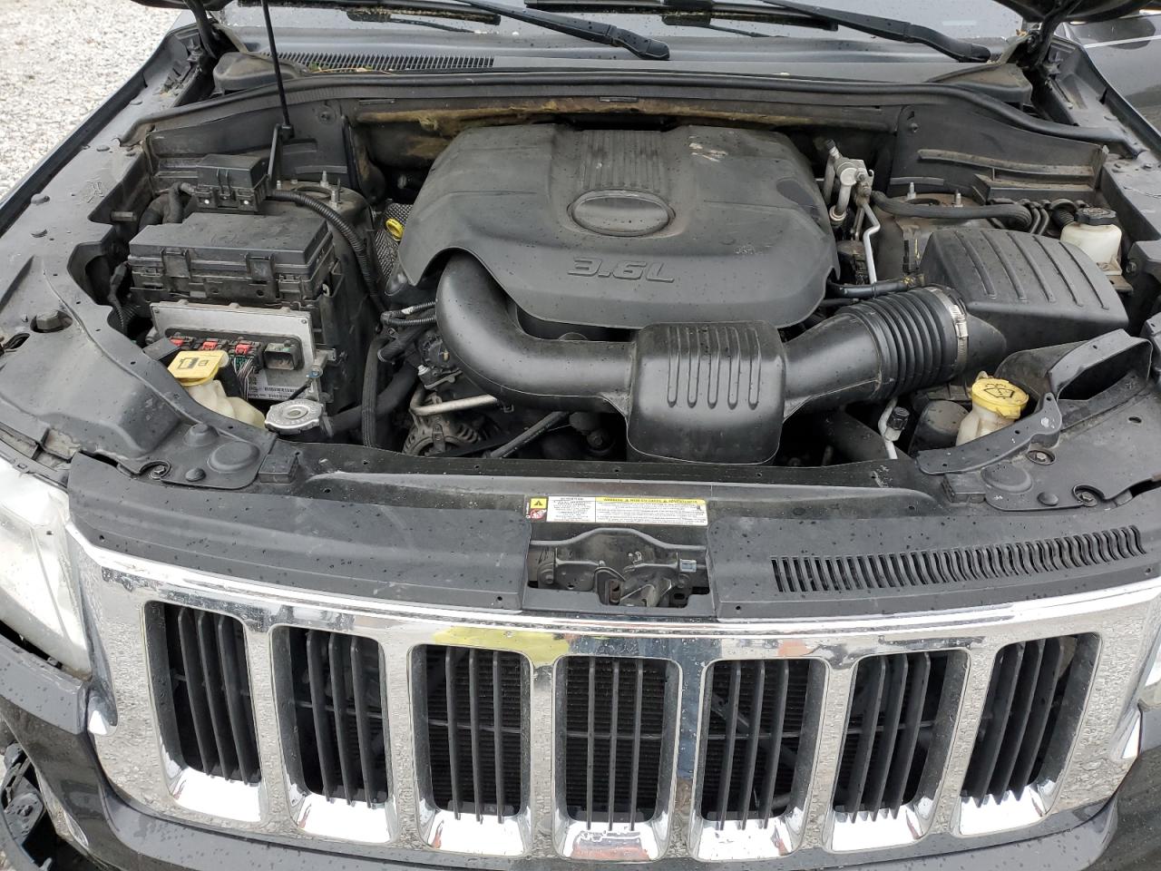 1J4RR4GG7BC556082 2011 Jeep Grand Cherokee Laredo