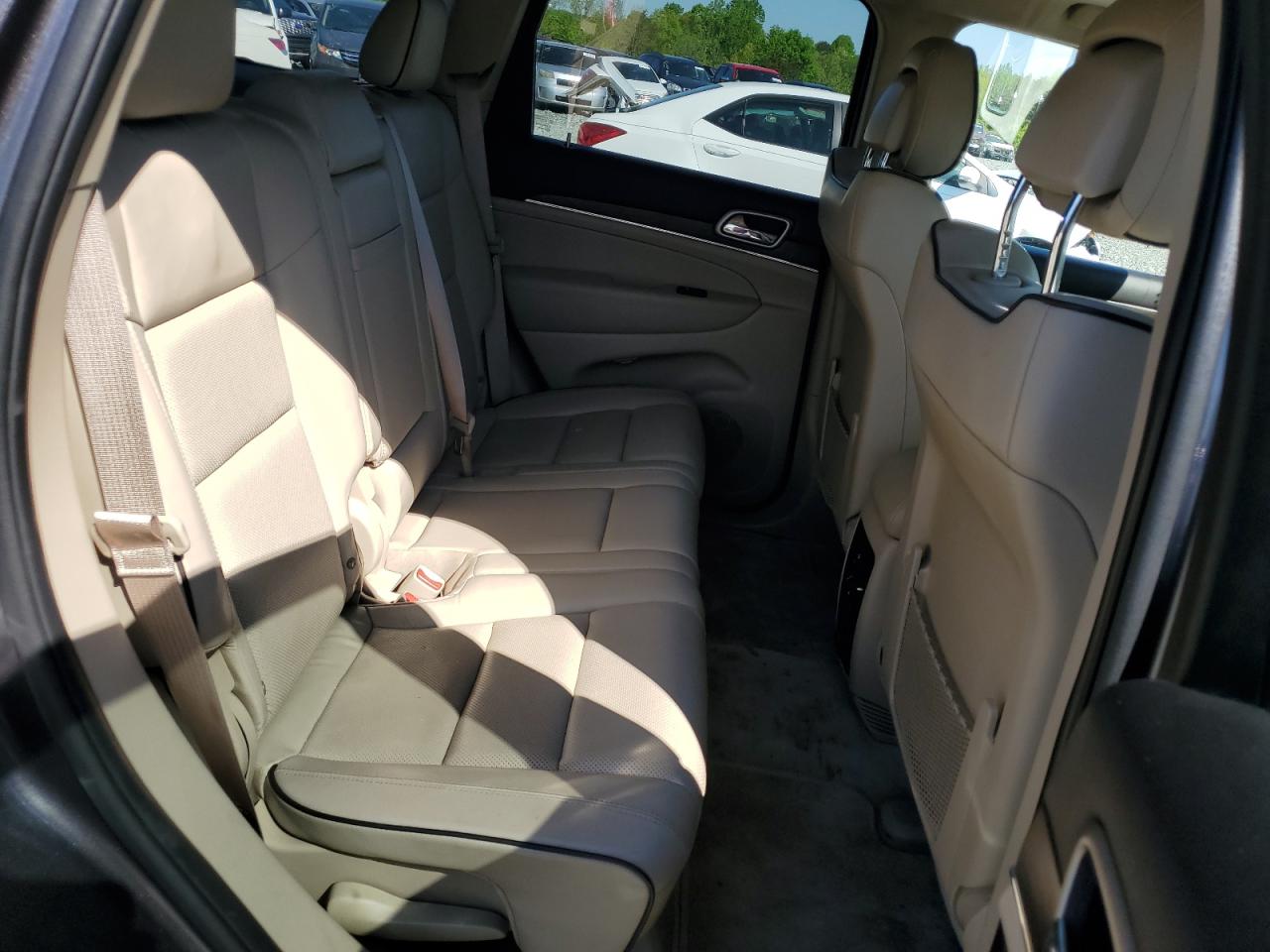 1C4RJFCGXFC677208 2015 Jeep Grand Cherokee Overland