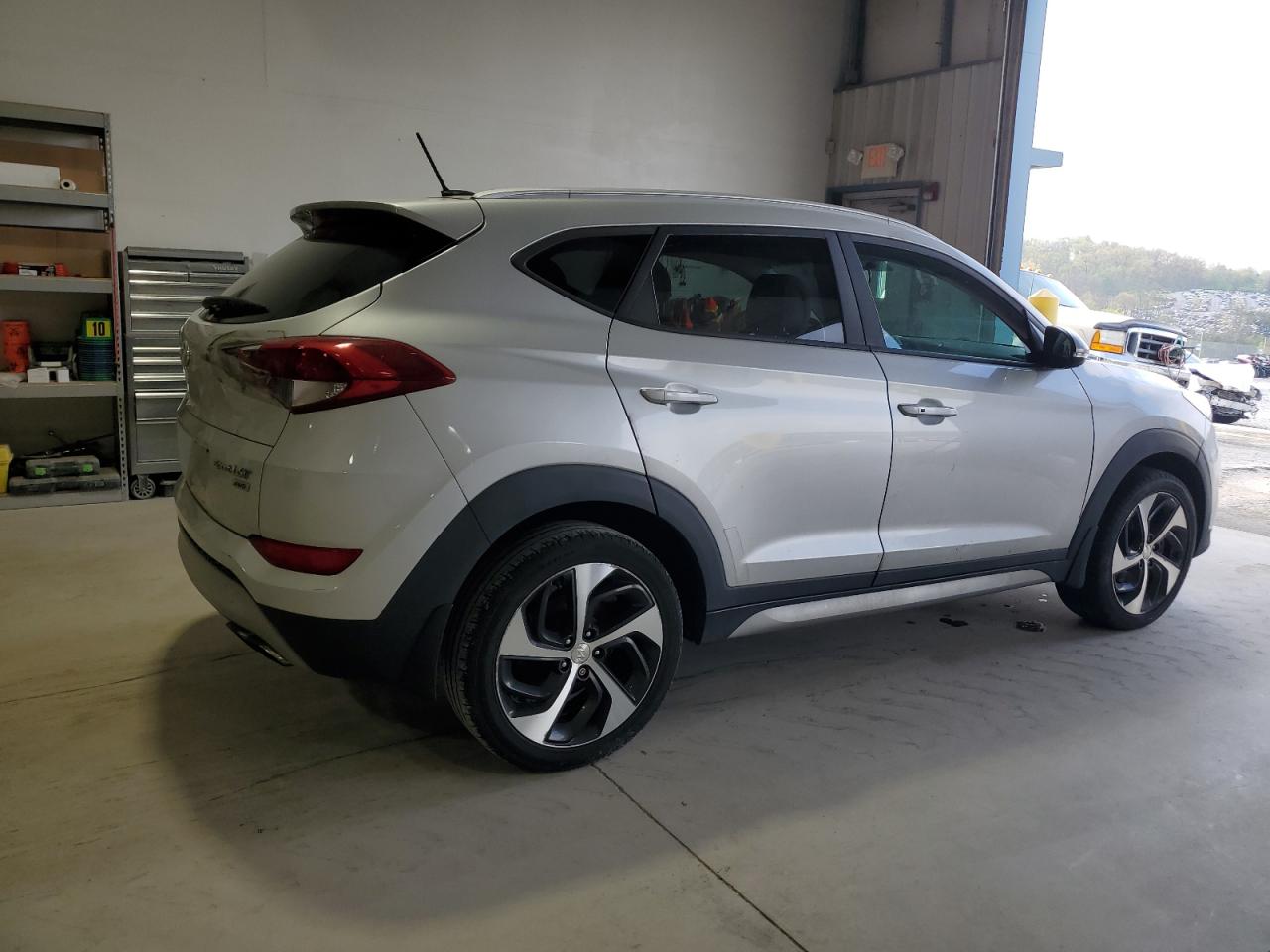 KM8J3CA25HU296470 2017 Hyundai Tucson Limited