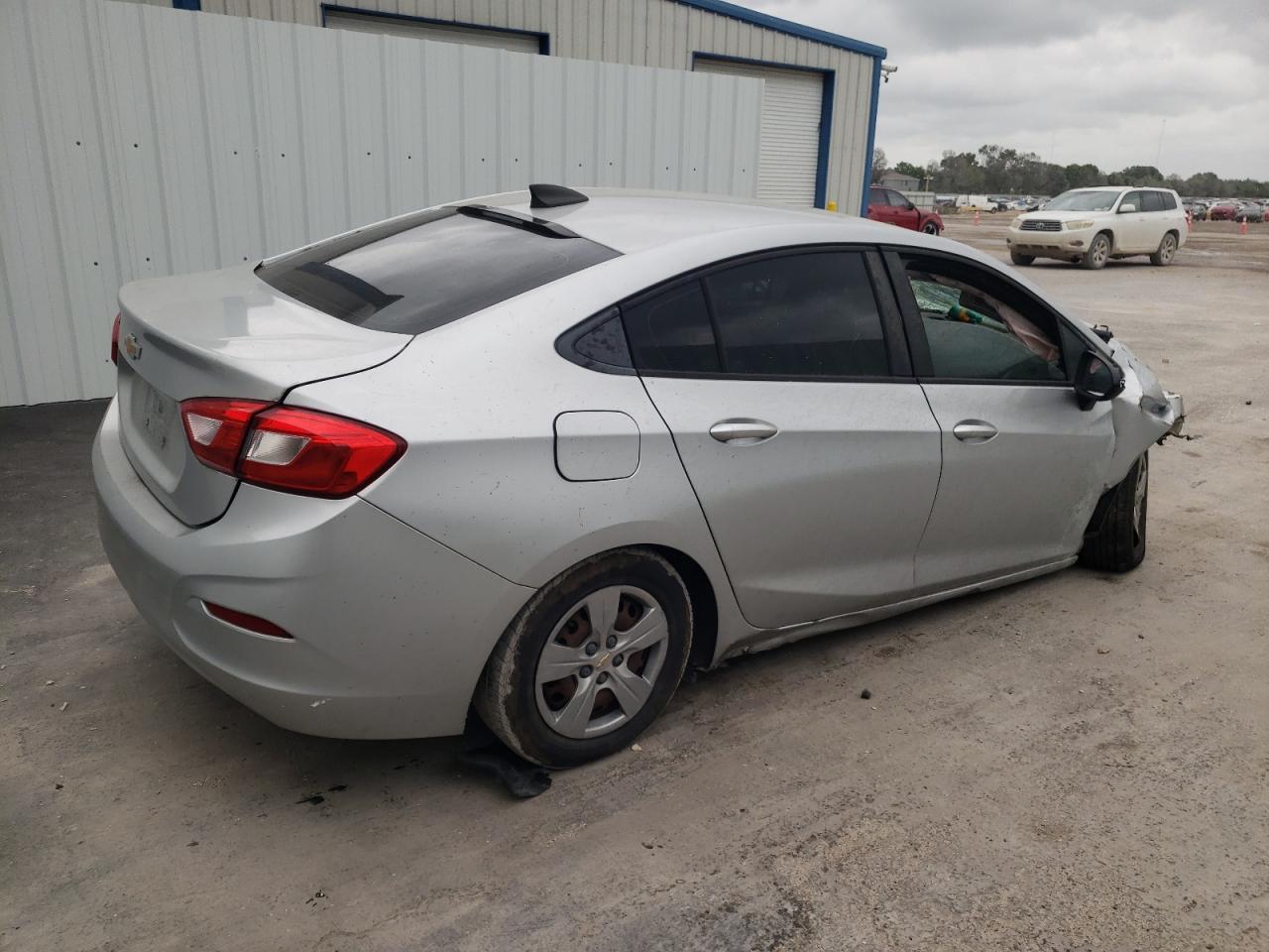 2018 Chevrolet Cruze Ls vin: 1G1BC5SM7J7182214