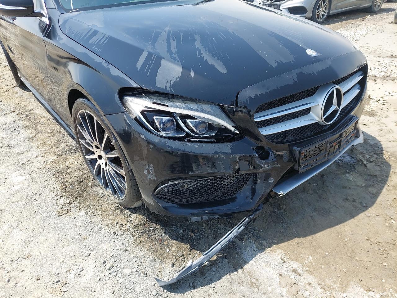 WDDWF4CB3FR061138 Auction: COPART UAE Lot: 52177814 Location: DUBAI INDUSTRIAL CITY - DUBAI WDDWF4CB3FR061138 MERCEDES BENZ C200 2015 BLACK Photo 10