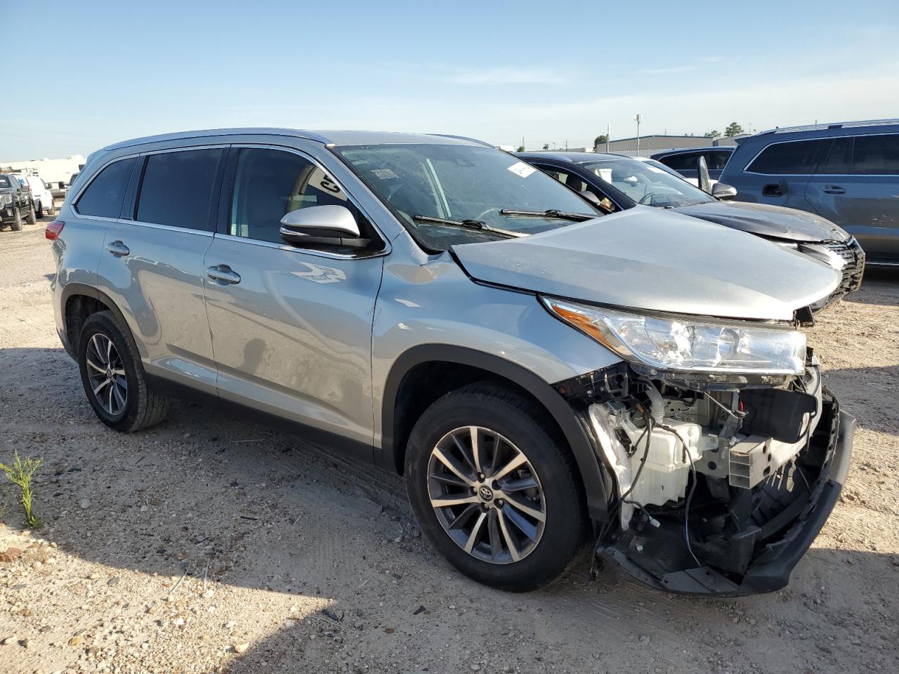 5TDKZRFH1KS557516 TOYOTA HIGHLANDER 2019