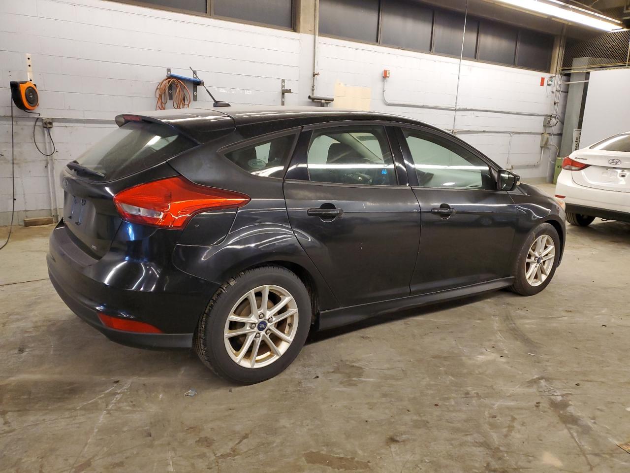 2015 Ford Focus Se vin: 1FADP3K25FL243555