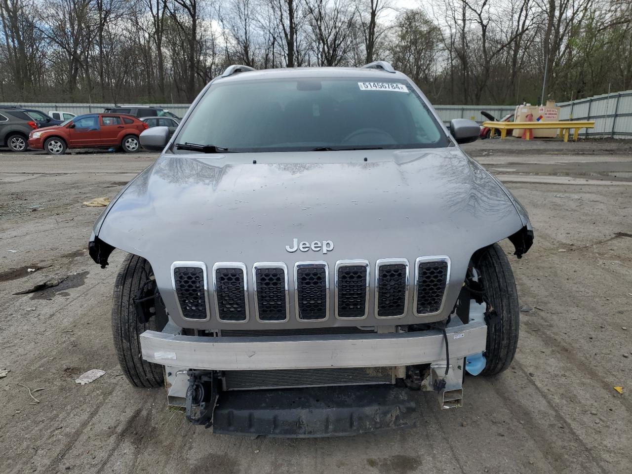 1C4PJLCB6KD143802 2019 Jeep Cherokee Latitude