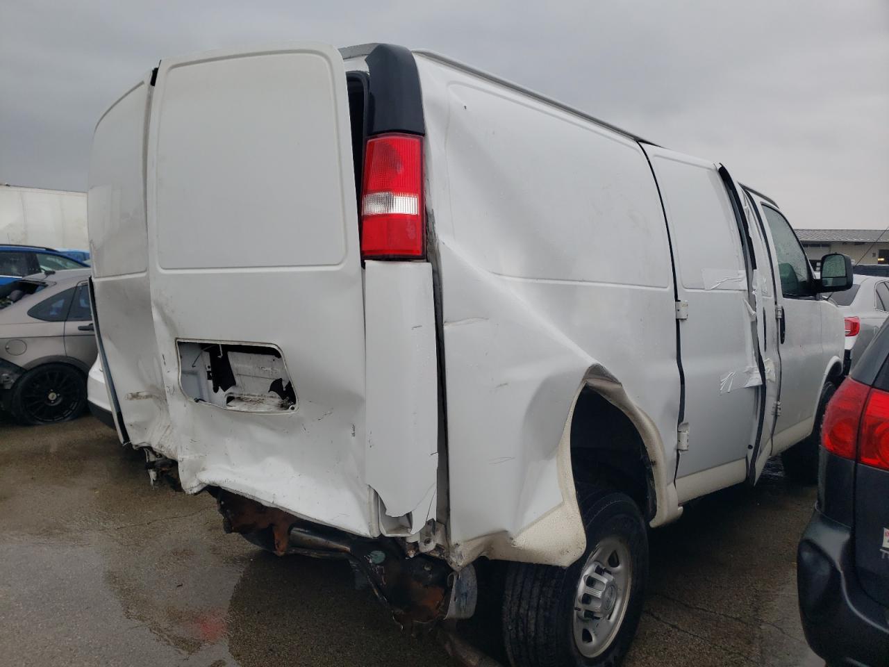 1GCWGAFP0J1337036 2018 Chevrolet Express G2500