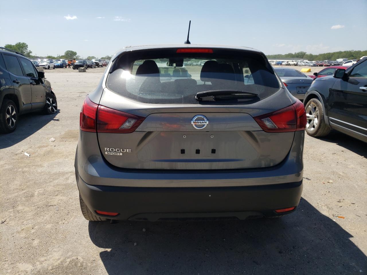 2018 Nissan Rogue Sport S vin: JN1BJ1CP8JW160388