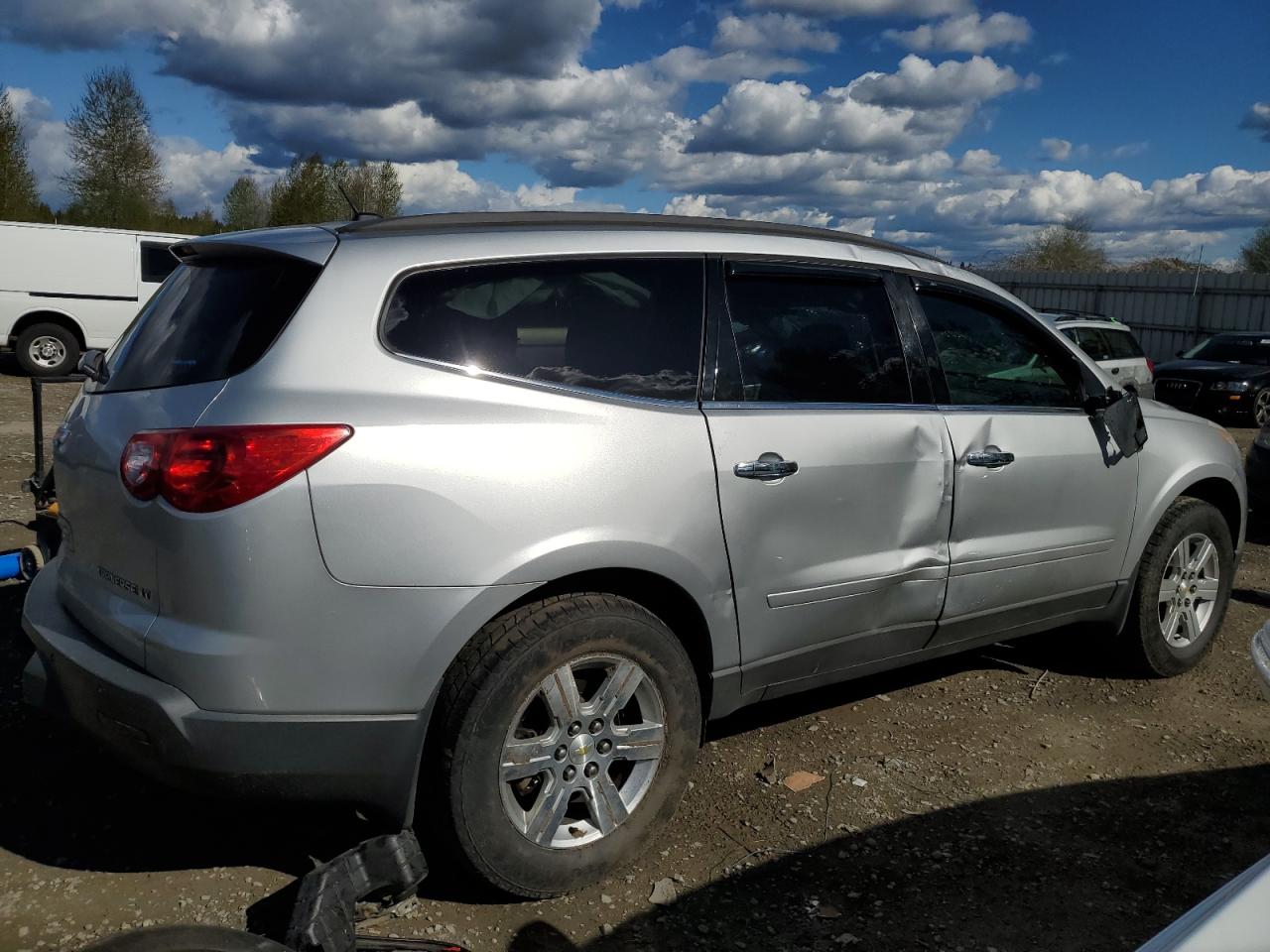 1GNKVJED7BJ359667 2011 Chevrolet Traverse Lt