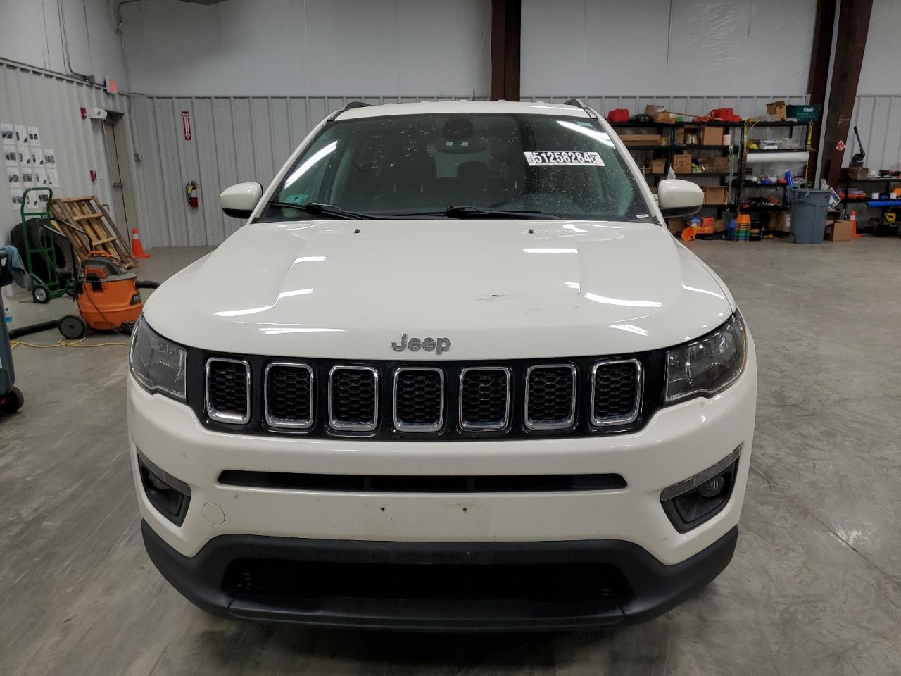 3C4NJDBB1JT478909 2018 Jeep Compass Latitude