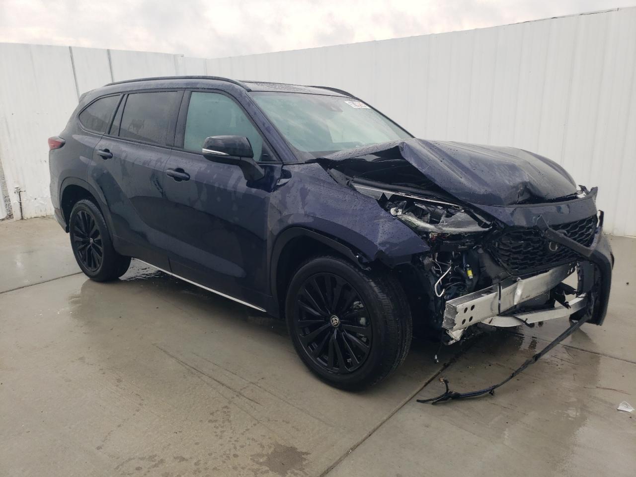 5TDKDRAH5RS535390 2024 Toyota Highlander Le