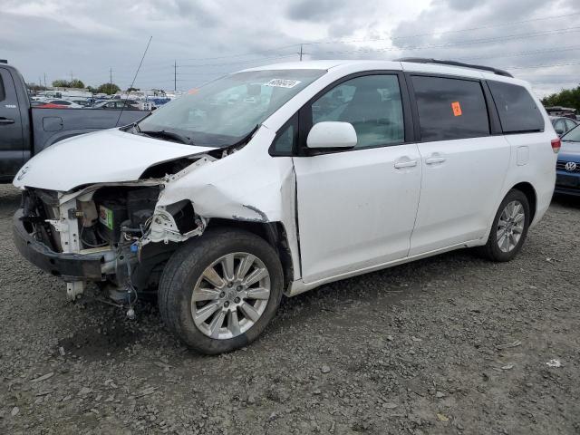 Lot #2506275521 2011 TOYOTA SIENNA LE salvage car